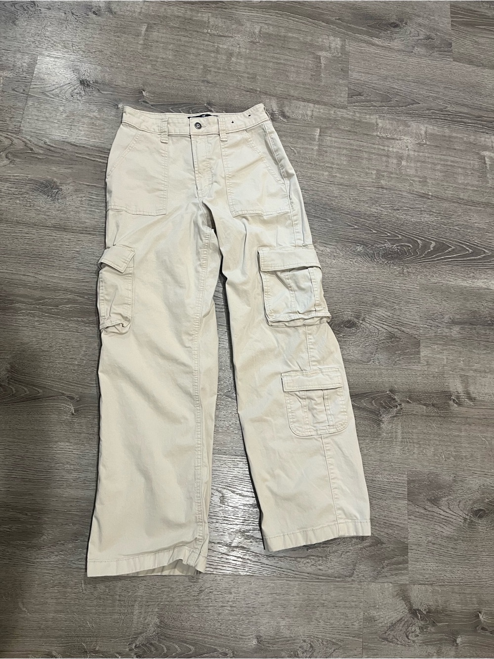 Hollister Women’s Light Beige Cargo Pants - Utility Pockets